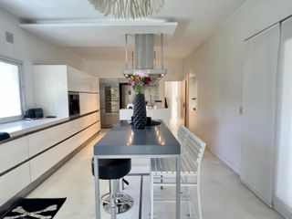 Foto 14 de Venta, Casa, 5 ambientes, a la Laguna, Parque, Cochera, Pileta Climatizada, Santa Barbara, Nordelta