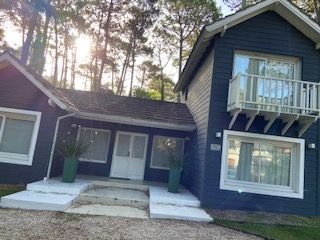 Foto 1 de Chalet en venta en Carilo
