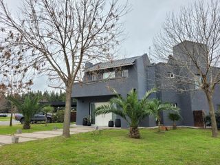 Foto 5 de San Matías | Venta| Casa con pileta en uno de los lotes más lindos y grandes