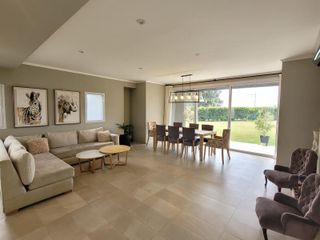 Foto 2 de San Matías | Venta| Casa con pileta en uno de los lotes más lindos y grandes