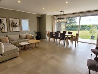 Foto 8 de San Matías | Venta| Casa con pileta en uno de los lotes más lindos y grandes
