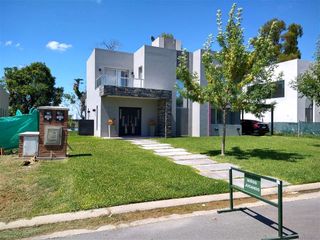Foto 1 de Casa En Venta Barrio Haras Santa Maria