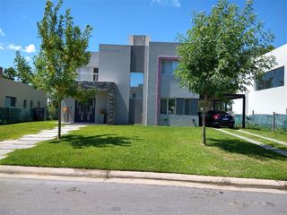 Foto 2 de Casa En Venta Barrio Haras Santa Maria
