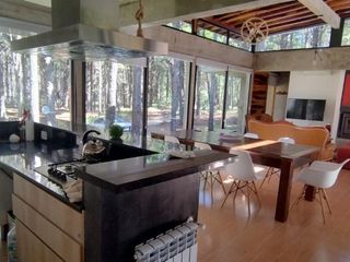 Foto 3 de Casa tres dormitorios  en venta en VillaRobles con pileta. Costa Atlantica