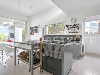 Foto 12 de Casa en venta en Santa Bárbara, 4 dormitorios, a la laguna