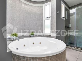 Foto 2 de Casa en venta en Santa Bárbara, 4 dormitorios, a la laguna