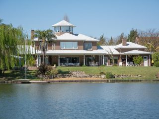 Foto 64 de Casa en venta en Santa Bárbara, 4 dormitorios, a la laguna