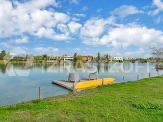 Foto 47 de Casa en venta en Santa Bárbara, 4 dormitorios, a la laguna
