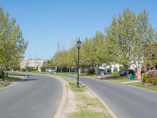 Foto 61 de Casa en venta en Santa Bárbara, 4 dormitorios, a la laguna