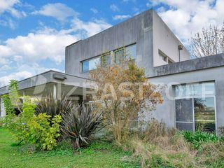 Foto 48 de Casa en venta en Santa Bárbara, 4 dormitorios, a la laguna