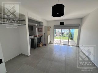 Foto 7 de Casa alquiler Confluencia Rural, 3 dormitorios (suite), 3 baños, jardín con parrilla y cocheras