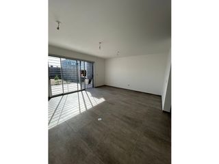 Foto 4 de VENDO DUPLEX DOS DORMITORIOS URBANIZACION DOCTA