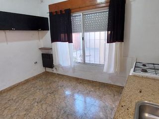 Foto 12 de Casa con Departamento en venta en Avellaneda Este