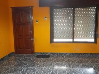 Foto 19 de Casa con Departamento en venta en Avellaneda Este