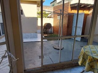 Foto 8 de Casa con Departamento en venta en Avellaneda Este