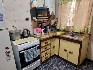Foto 5 de Casa con Departamento en venta en Avellaneda Este