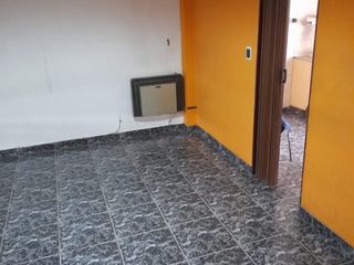 Foto 18 de Casa con Departamento en venta en Avellaneda Este