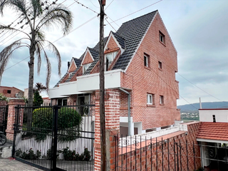 Foto 10 de Exclusiva Residencia en Los Perales: Elegancia y Amplitud en Cada Rincón
