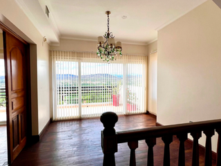 Foto 5 de Exclusiva Residencia en Los Perales: Elegancia y Amplitud en Cada Rincón