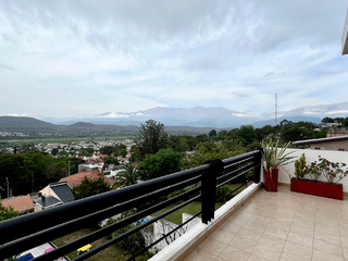 Foto 11 de Exclusiva Residencia en Los Perales: Elegancia y Amplitud en Cada Rincón