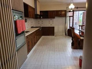Foto 3 de IMPORTANTE CASA CERCA DEL PARQUE SAN MARTÍN