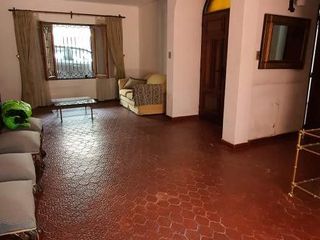 Foto 4 de IMPORTANTE CASA CERCA DEL PARQUE SAN MARTÍN