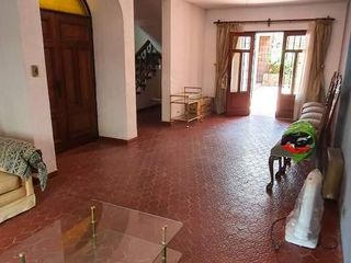 Foto 2 de IMPORTANTE CASA CERCA DEL PARQUE SAN MARTÍN