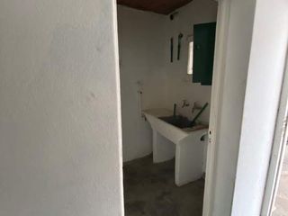 Foto 2 de Se vende hermosa casa céntrica con galpón para emprendimiento
