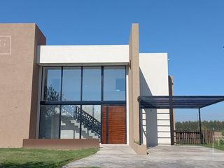Foto 21 de Casa de diseño a espejo de agua Cantón Islas