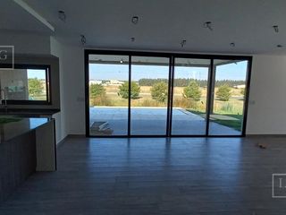 Foto 20 de Casa de diseño a espejo de agua Cantón Islas