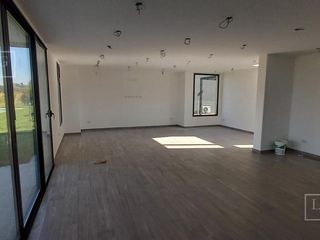 Foto 5 de Casa de diseño a espejo de agua Cantón Islas