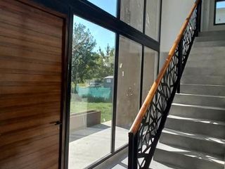 Foto 6 de Casa de diseño a espejo de agua Cantón Islas