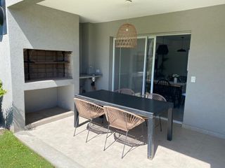 Foto 18 de OPORTUNIDAD 4 ambientes con galería y jardín de 118 M2