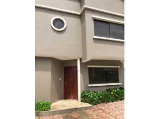 Foto 2 de VENDO HERMOSA CASA EN URBANIZACIÓN SAN FELIPE