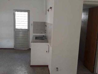 Foto 3 de APPTO BANCOR B° LAS FLORES - Casa de Dos Dormitorios - Cochera - Patio con Asador