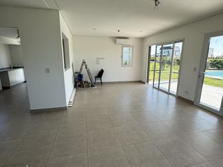 Foto 13 de Casa a estrenar en El Canton Golf con Pileta