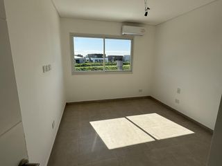 Foto 20 de Casa a estrenar en El Canton Golf con Pileta