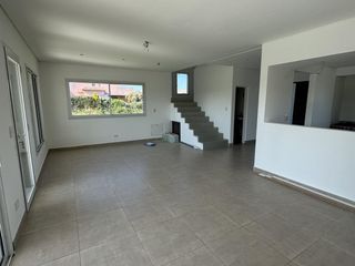 Foto 14 de Casa a estrenar en El Canton Golf con Pileta