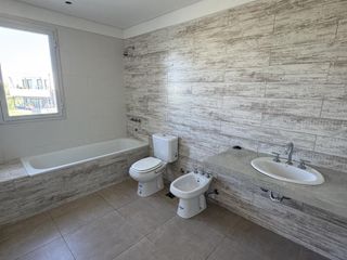 Foto 5 de Casa a estrenar en El Canton Golf con Pileta