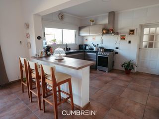 Foto 10 de Hermosa casa de 4 dormitorios con pileta en Rama Caida
