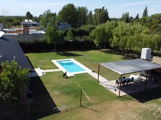 Foto 3 de Hermosa casa de 4 dormitorios con pileta en Rama Caida