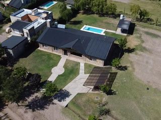 Foto 5 de Hermosa casa de 4 dormitorios con pileta en Rama Caida