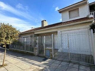 Foto 1 de Casa en venta - 4 Dormitorios 3 Baños - Cochera - 164Mts2 - Mar del Plata