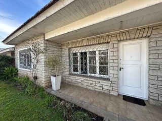 Foto 3 de Casa en venta - 4 Dormitorios 3 Baños - Cochera - 164Mts2 - Mar del Plata