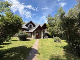 Foto 4 de VENTA CASA VILLA LA ANGOSTURA- 4 amb/parque, quincho - Centro-