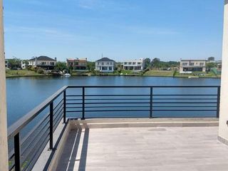 Foto 2 de Casa al Agua en Vistas, Puertos venta