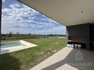 Foto 20 de Casa con terreno de 1035m2 con Pileta a Estrenar en El Cantón Puerto