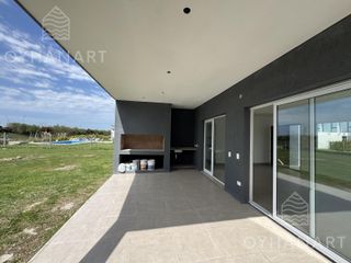 Foto 19 de Casa con terreno de 1035m2 con Pileta a Estrenar en El Cantón Puerto