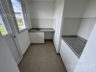Foto 12 de Casa con terreno de 1035m2 con Pileta a Estrenar en El Cantón Puerto
