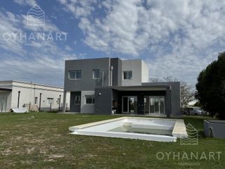 Foto 15 de Casa con terreno de 1035m2 con Pileta a Estrenar en El Cantón Puerto